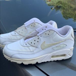 White Nike air max 90
